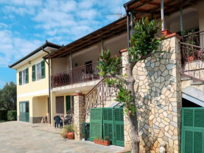 Hotels in Cisano Sul Neva